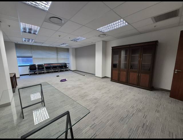 69M² OFFICE TO LET IN SANDTON CENTRAL